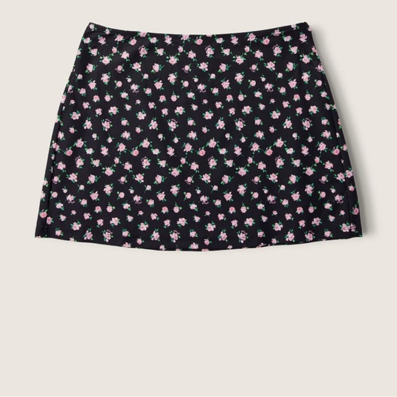 High-waisted Bikini &
Mini Skirt Cover-up PINK Victoria's Secret - Picture 5 of 8